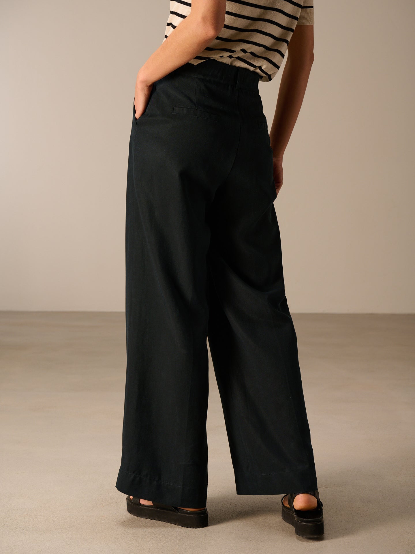 Wide-leg trousers