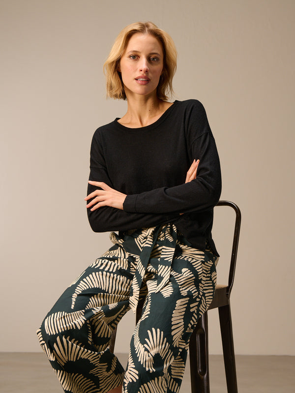 Knitted sweater with linen