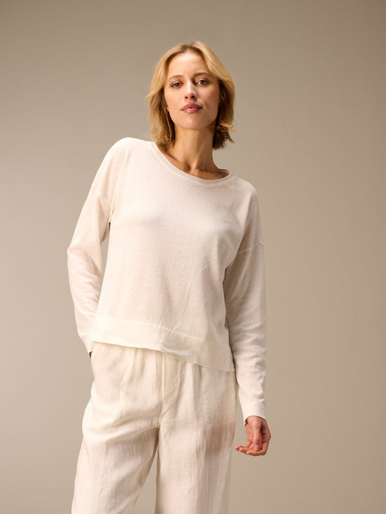 Knitted sweater with linen