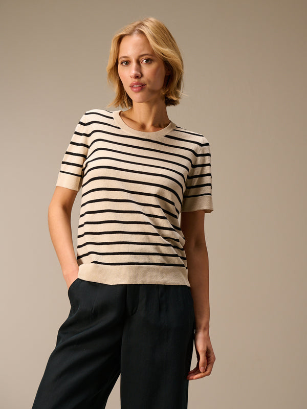 Knitted sweater with linen