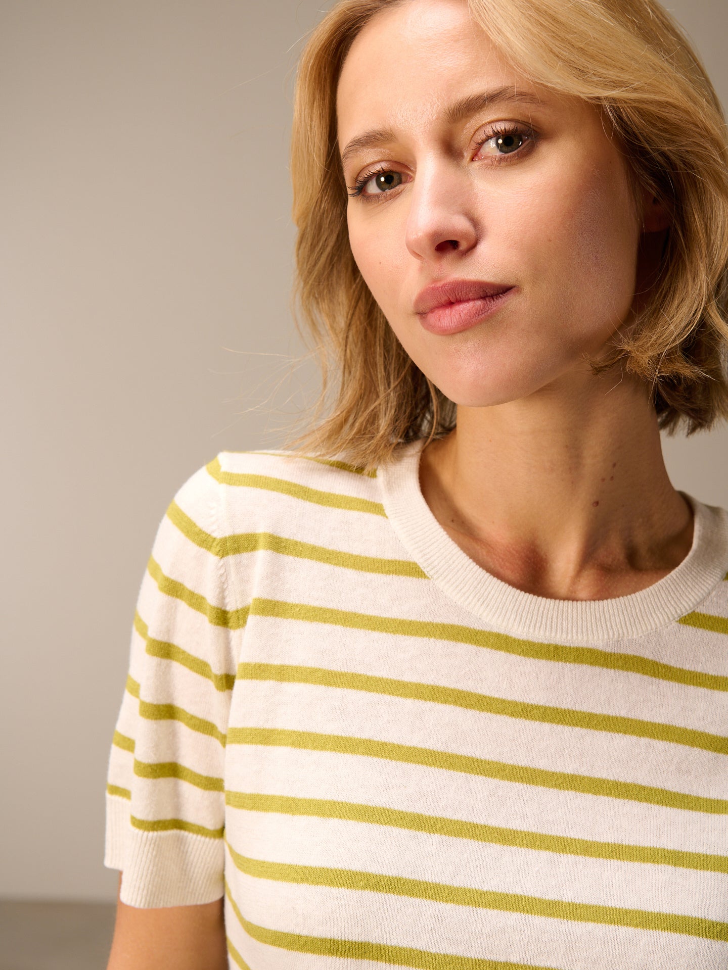Knitted sweater with linen