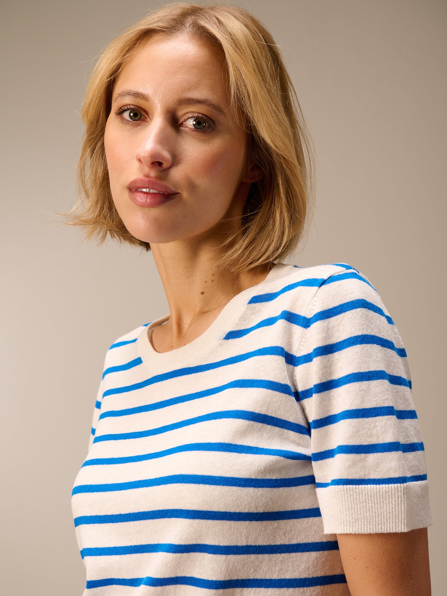 Knitted sweater with linen