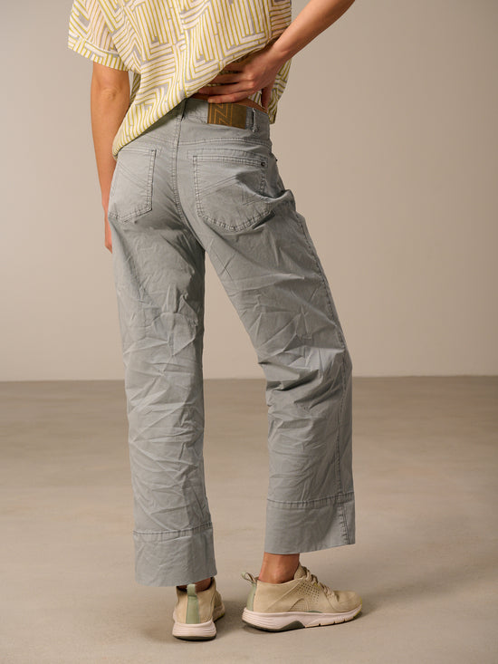 Straight-leg trousers
