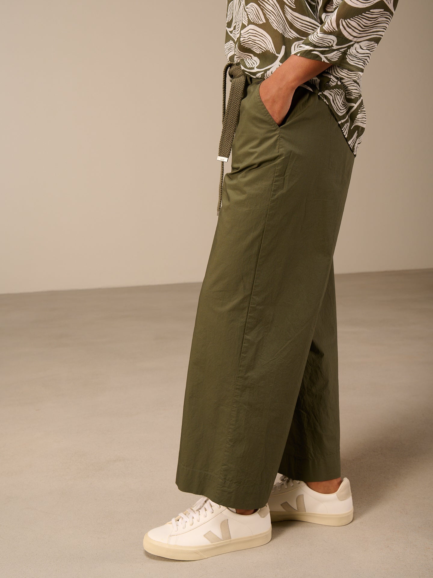 Wide-leg pants