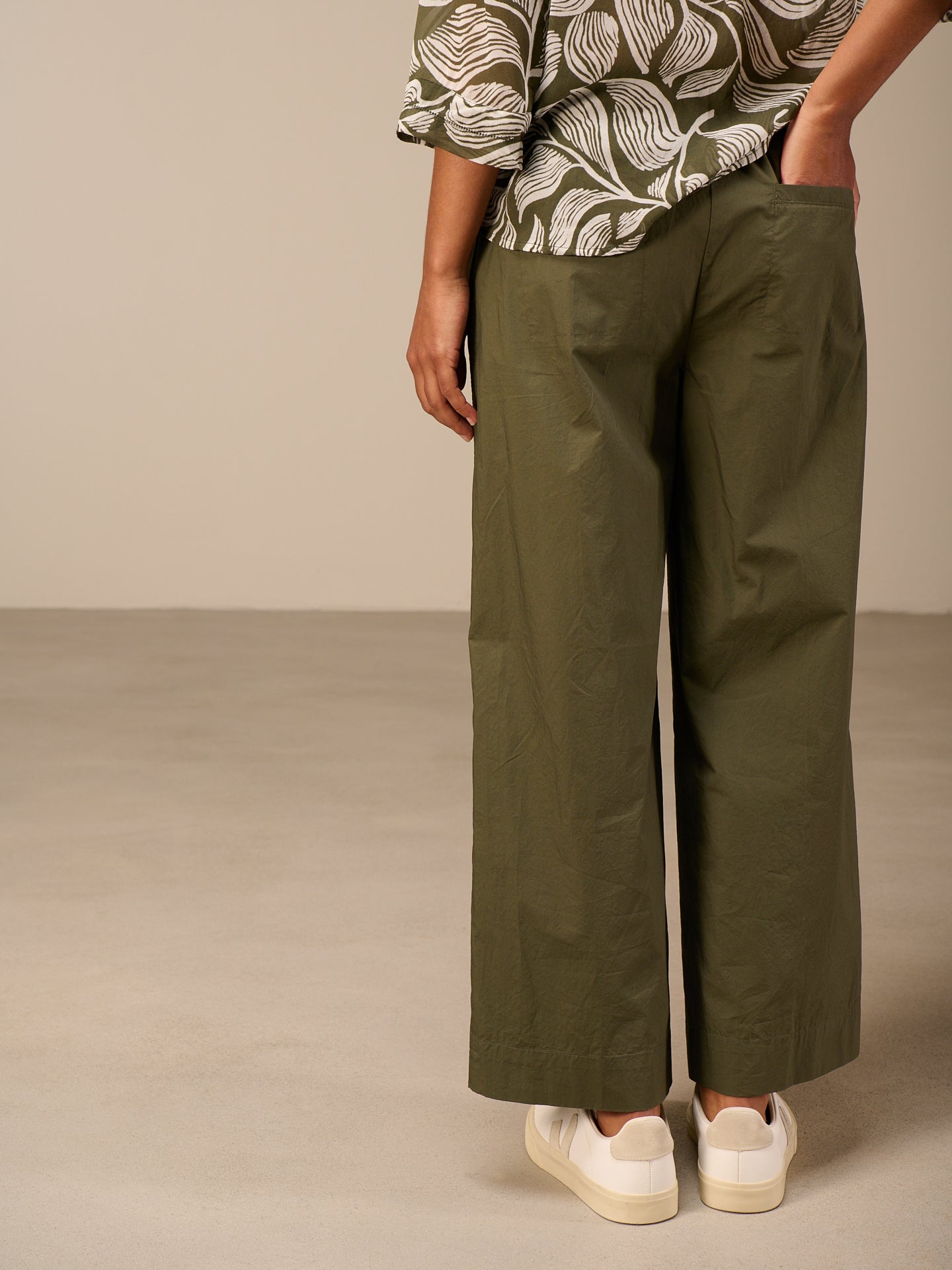 Wide-leg pants