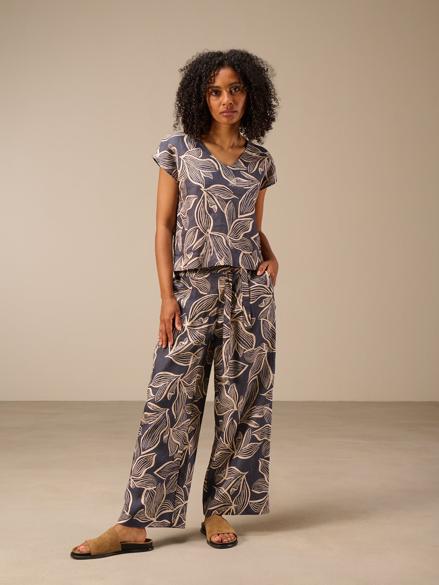 Short-sleeved blouse
