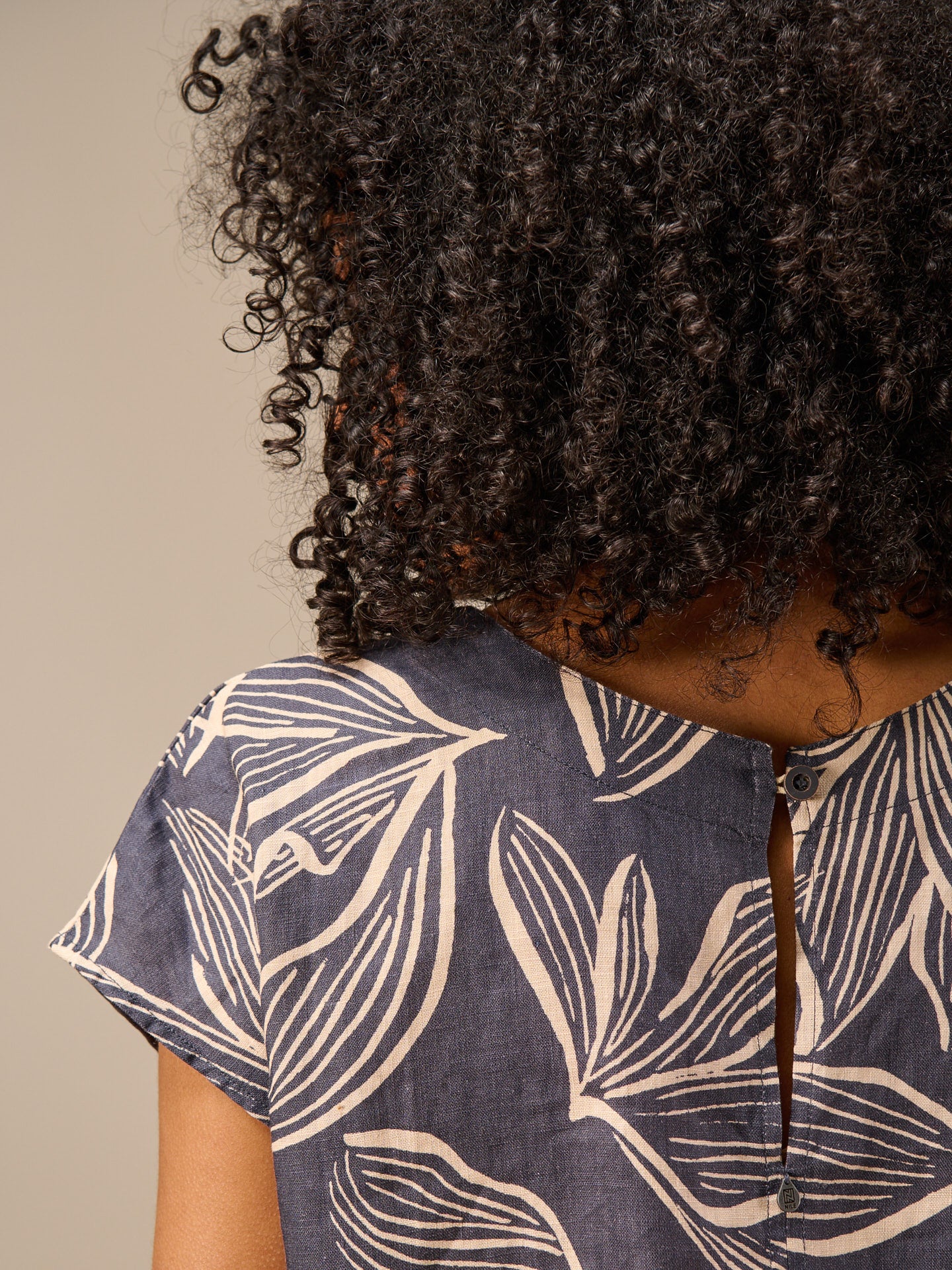 Short-sleeved blouse