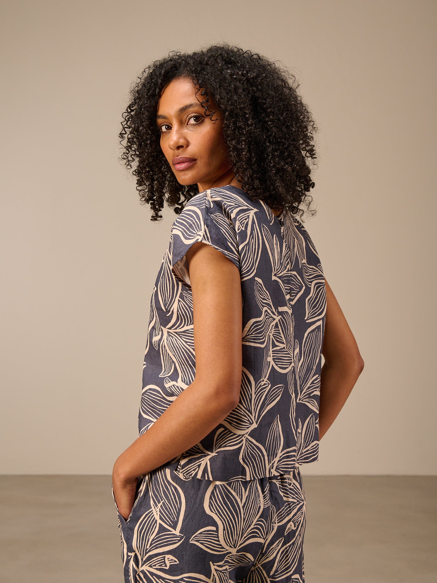 Short-sleeved blouse