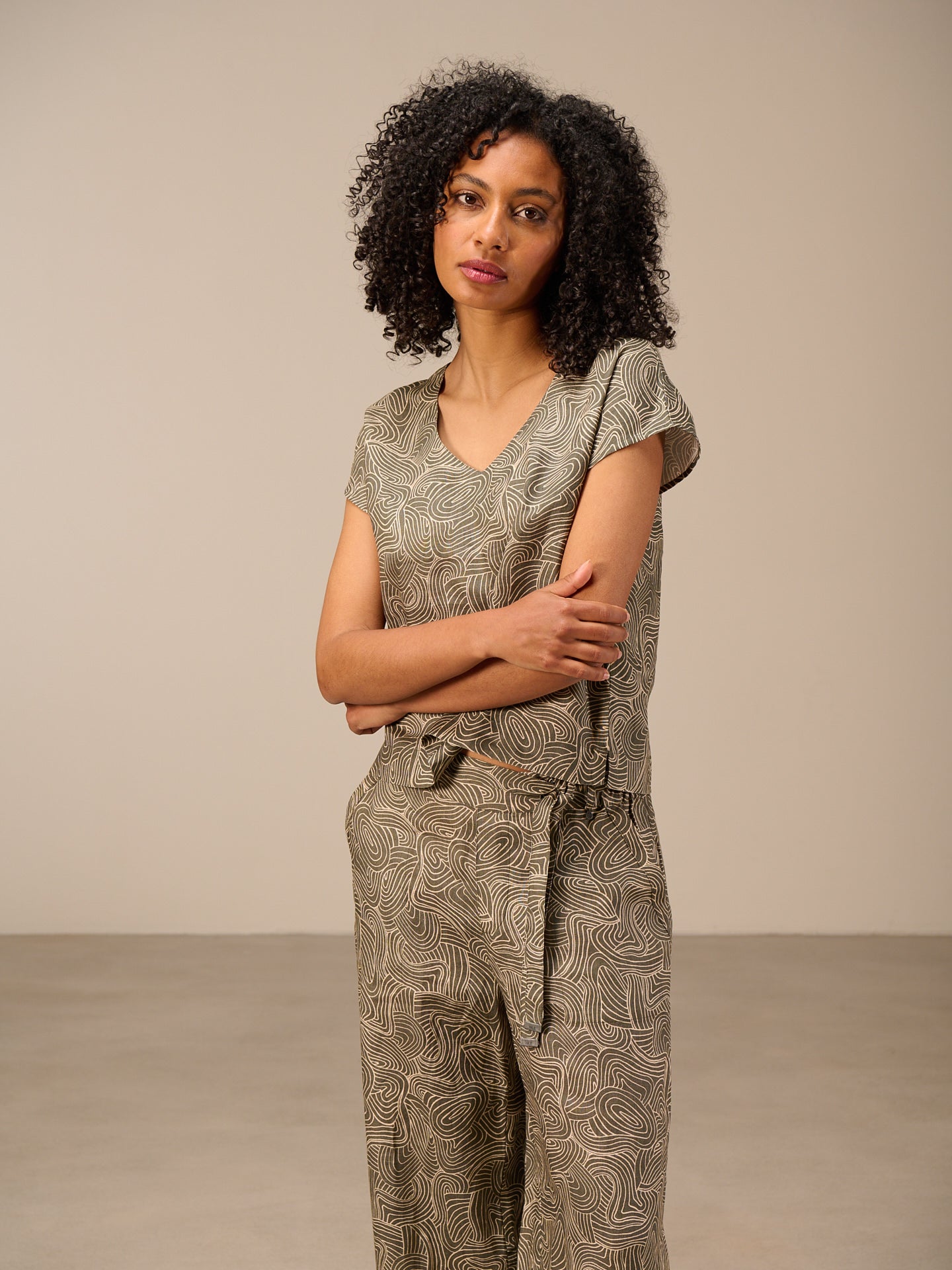 Short-sleeved blouse