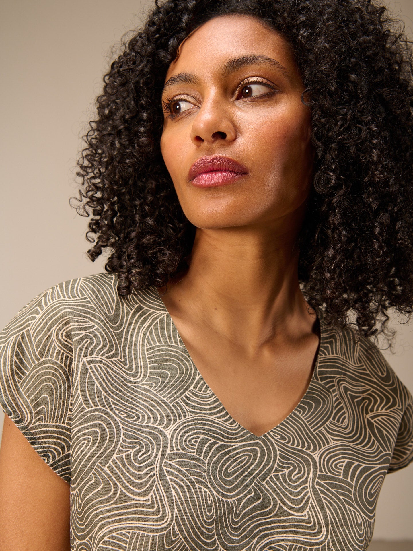 Short-sleeved blouse