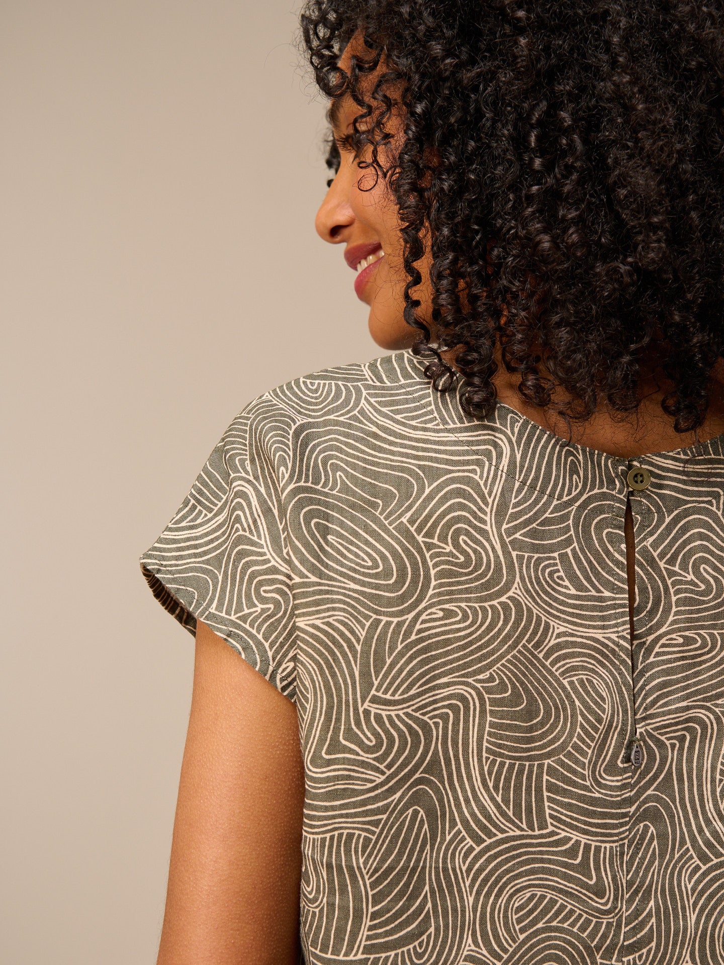 Short-sleeved blouse