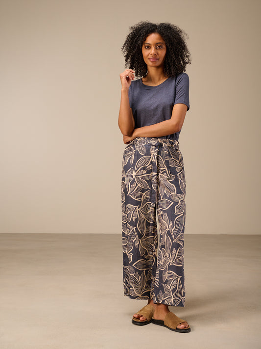 Wide-leg pants