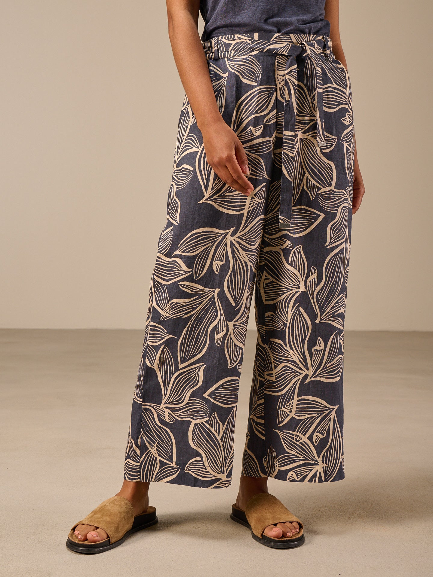 Wide-leg pants