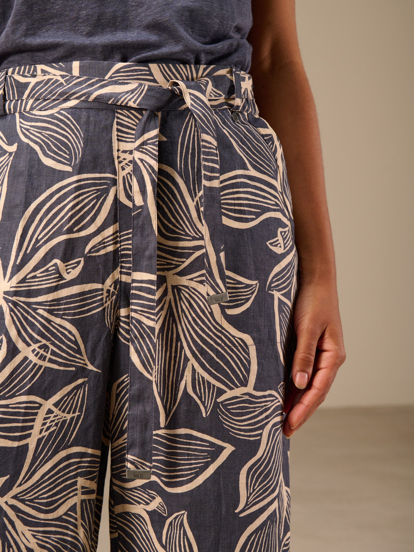 Wide-leg pants