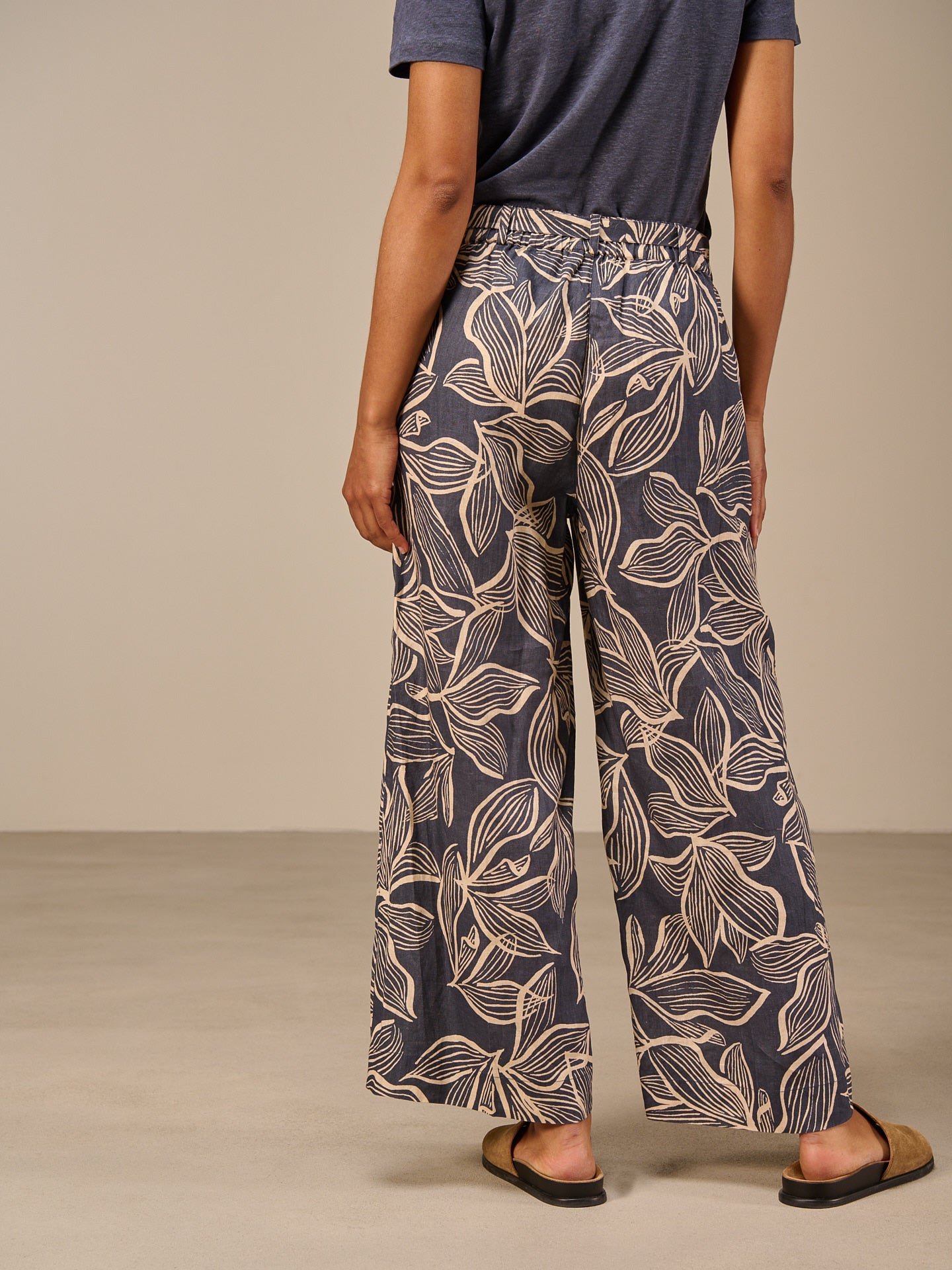 Wide-leg pants