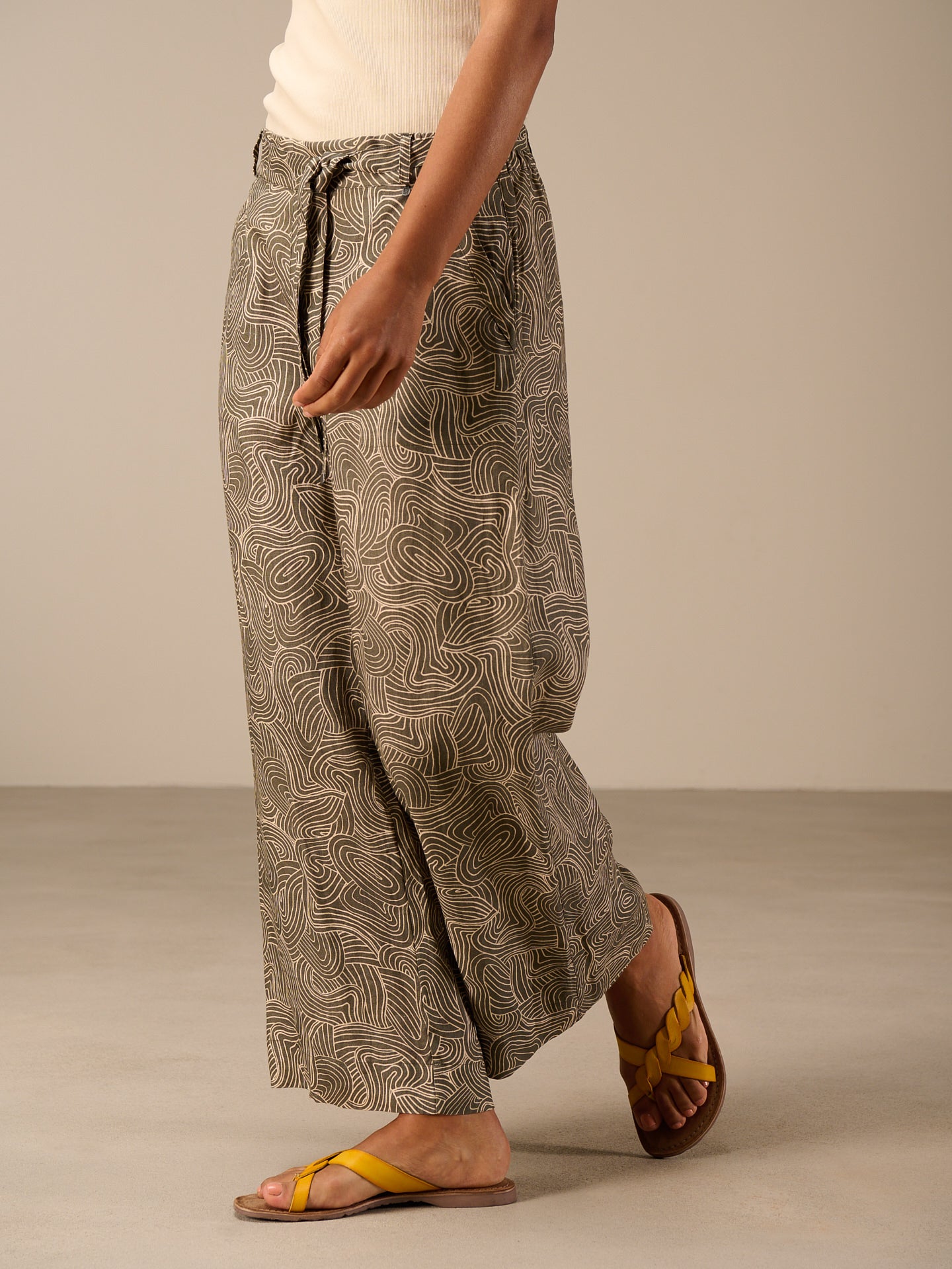 Wide-leg pants