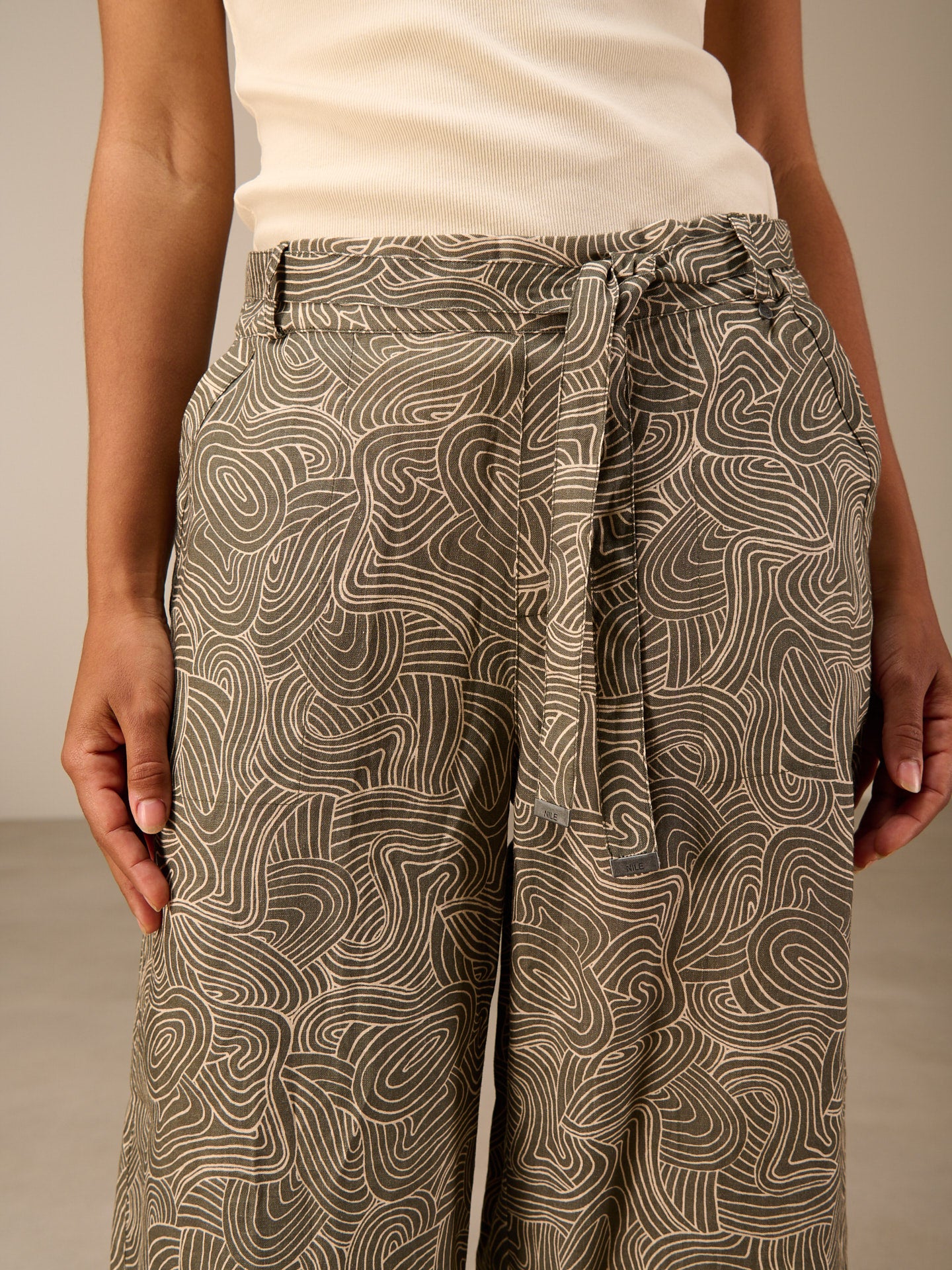 Wide-leg pants