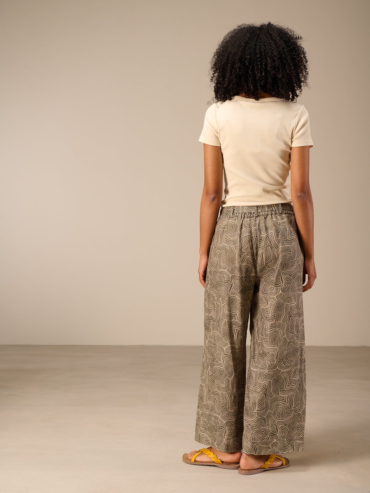 Wide-leg pants