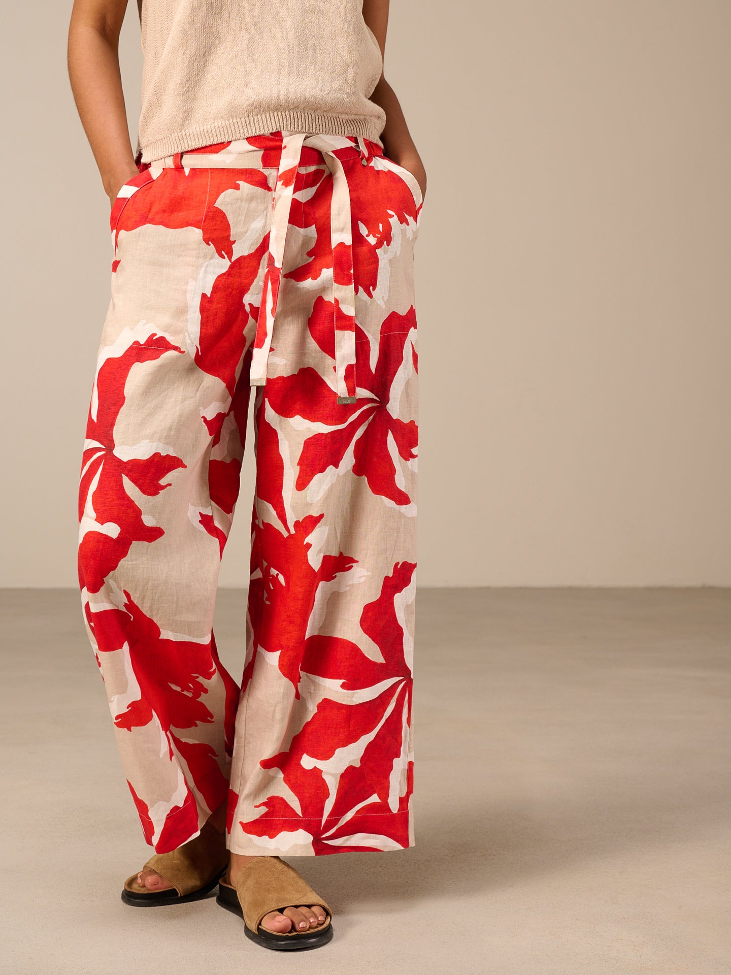 Wide-leg pants