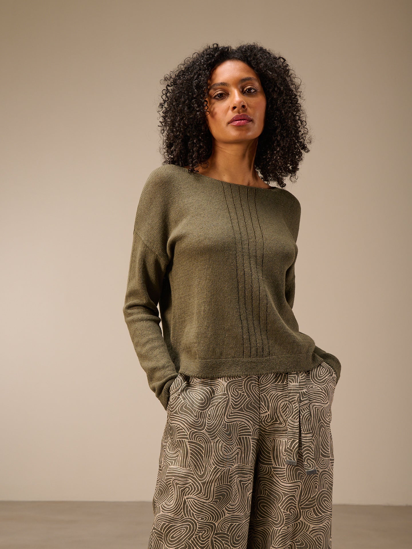 Knitted sweater with linen