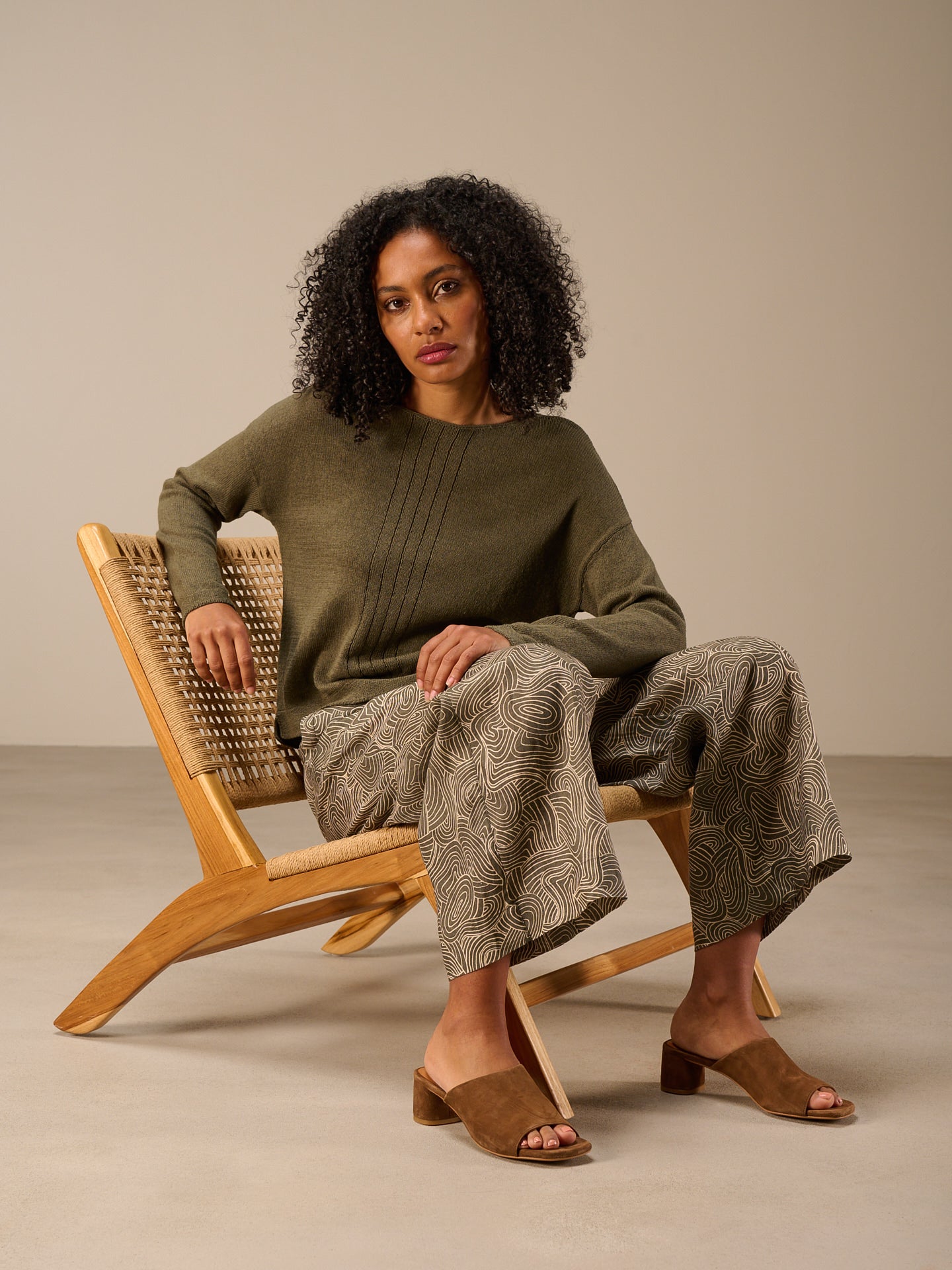 Knitted sweater with linen