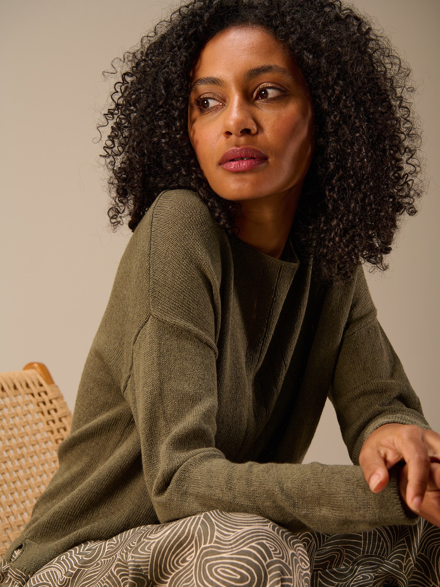 Knitted sweater with linen