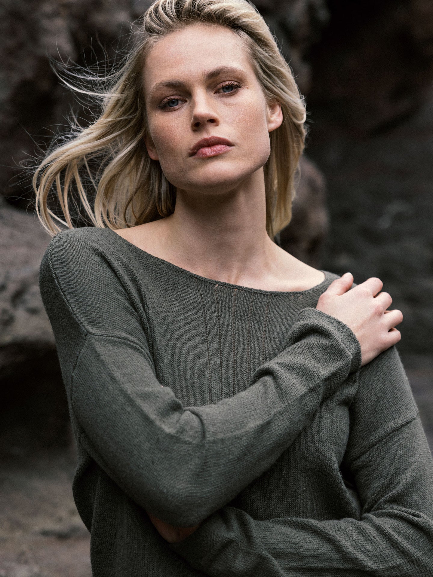 Knitted sweater with linen