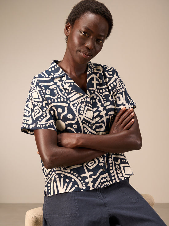 Short-sleeved blouse