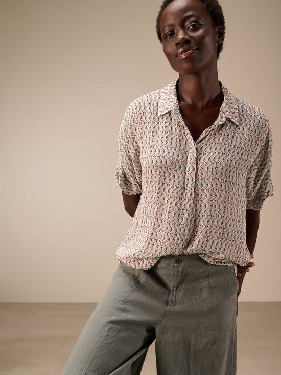 Short-sleeved blouse