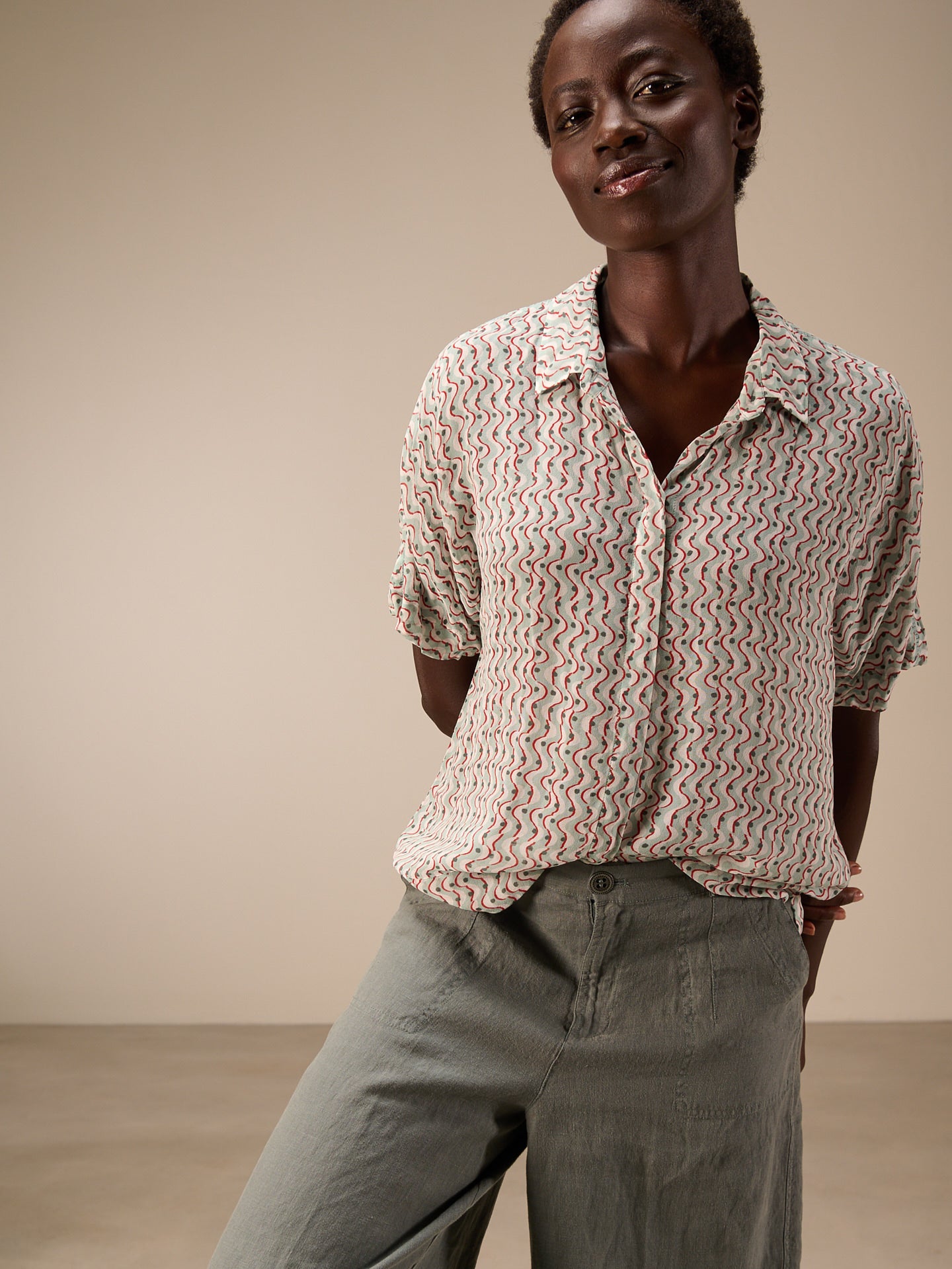 Short-sleeved blouse