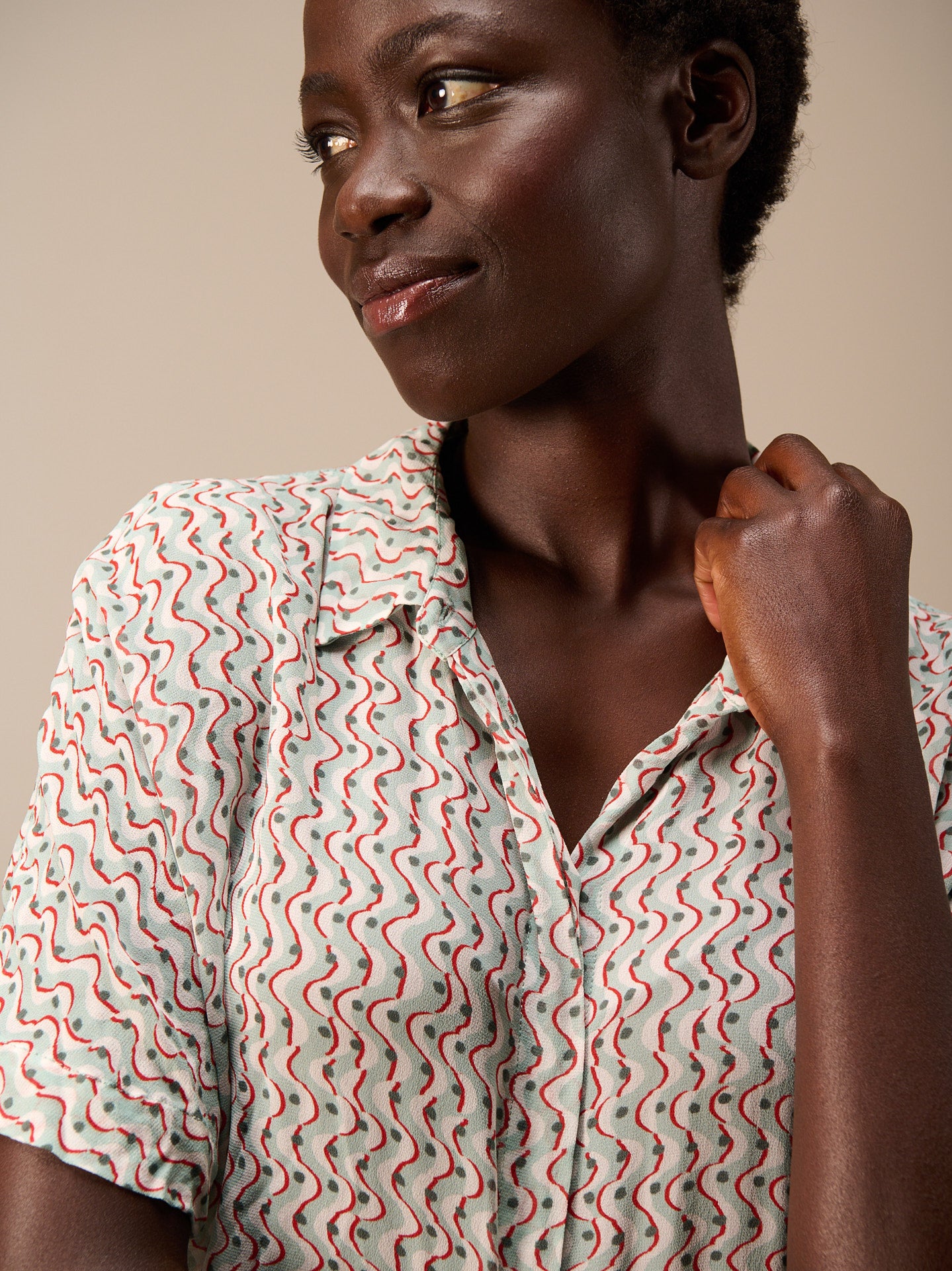 Short-sleeved blouse