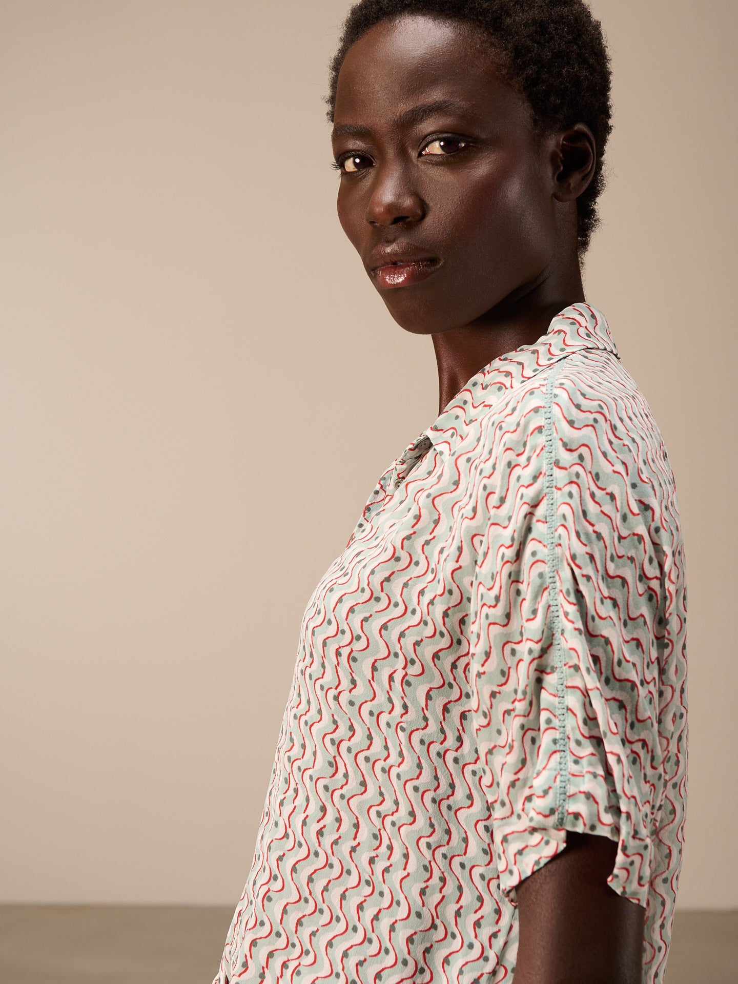 Short-sleeved blouse