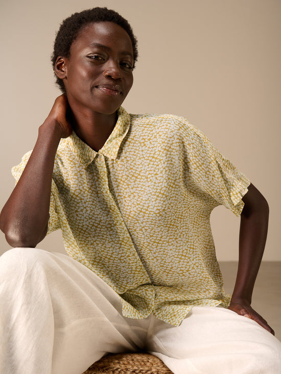 Short-sleeved blouse