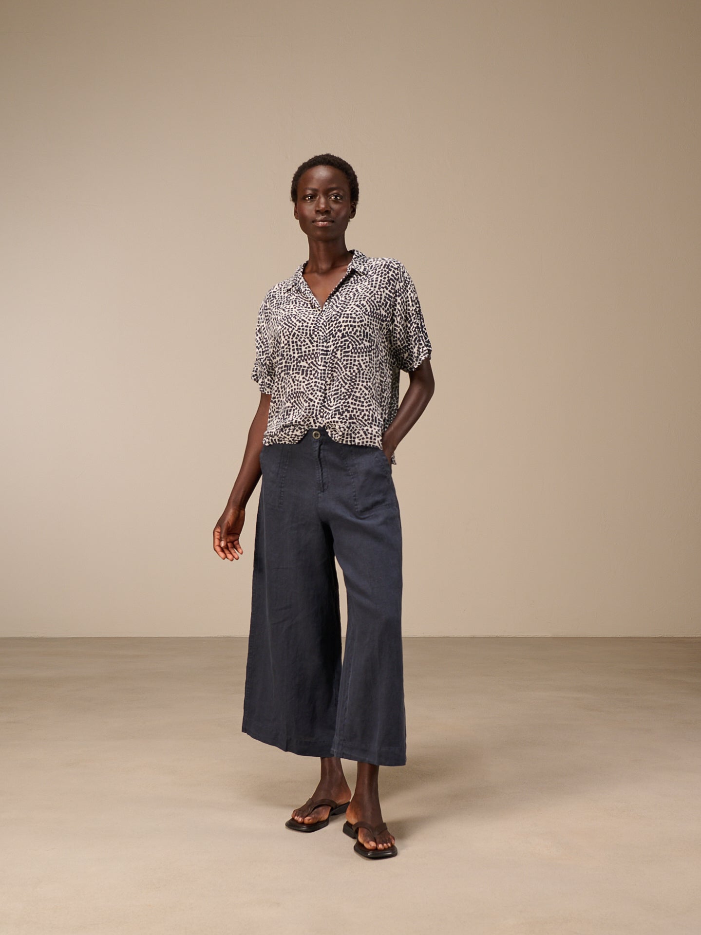 Short-sleeved blouse