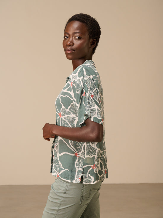 Short-sleeved blouse