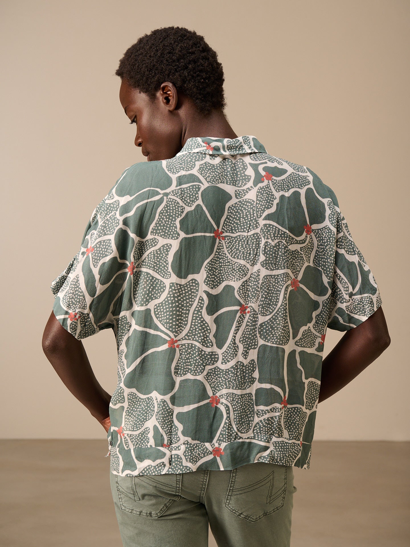 Short-sleeved blouse