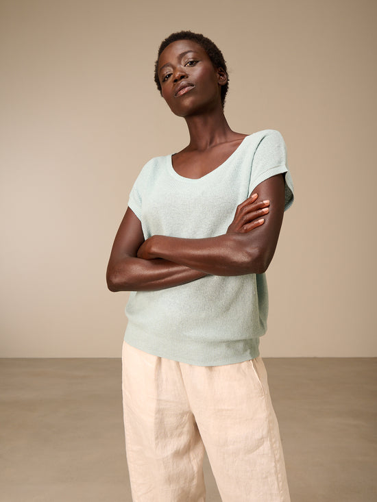Round-neck sweater vest