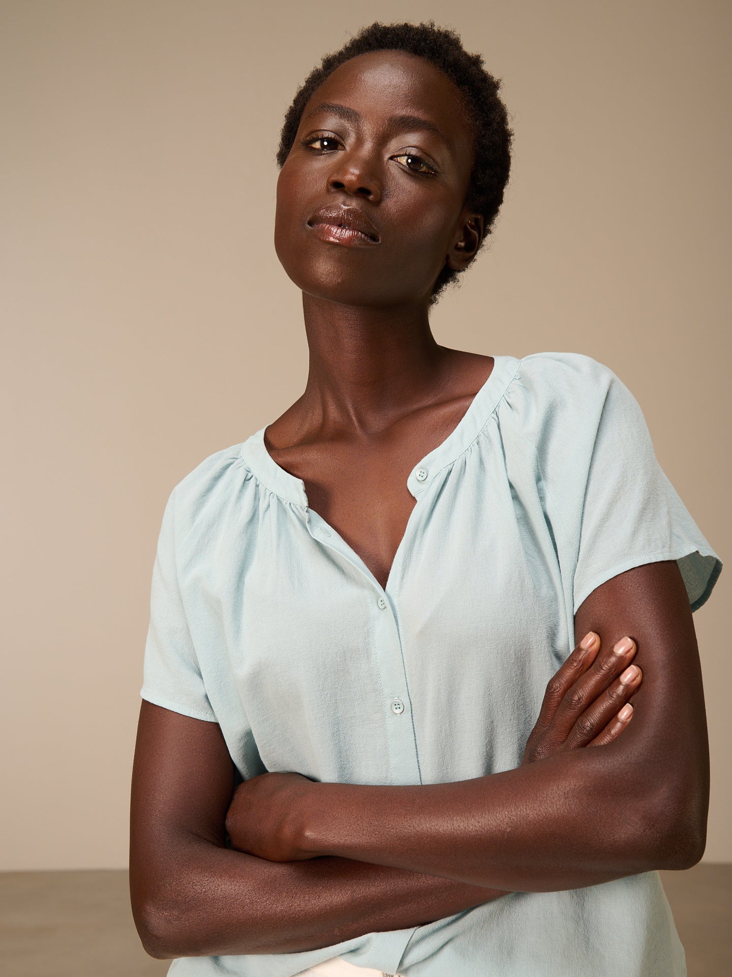 Short-sleeved blouse