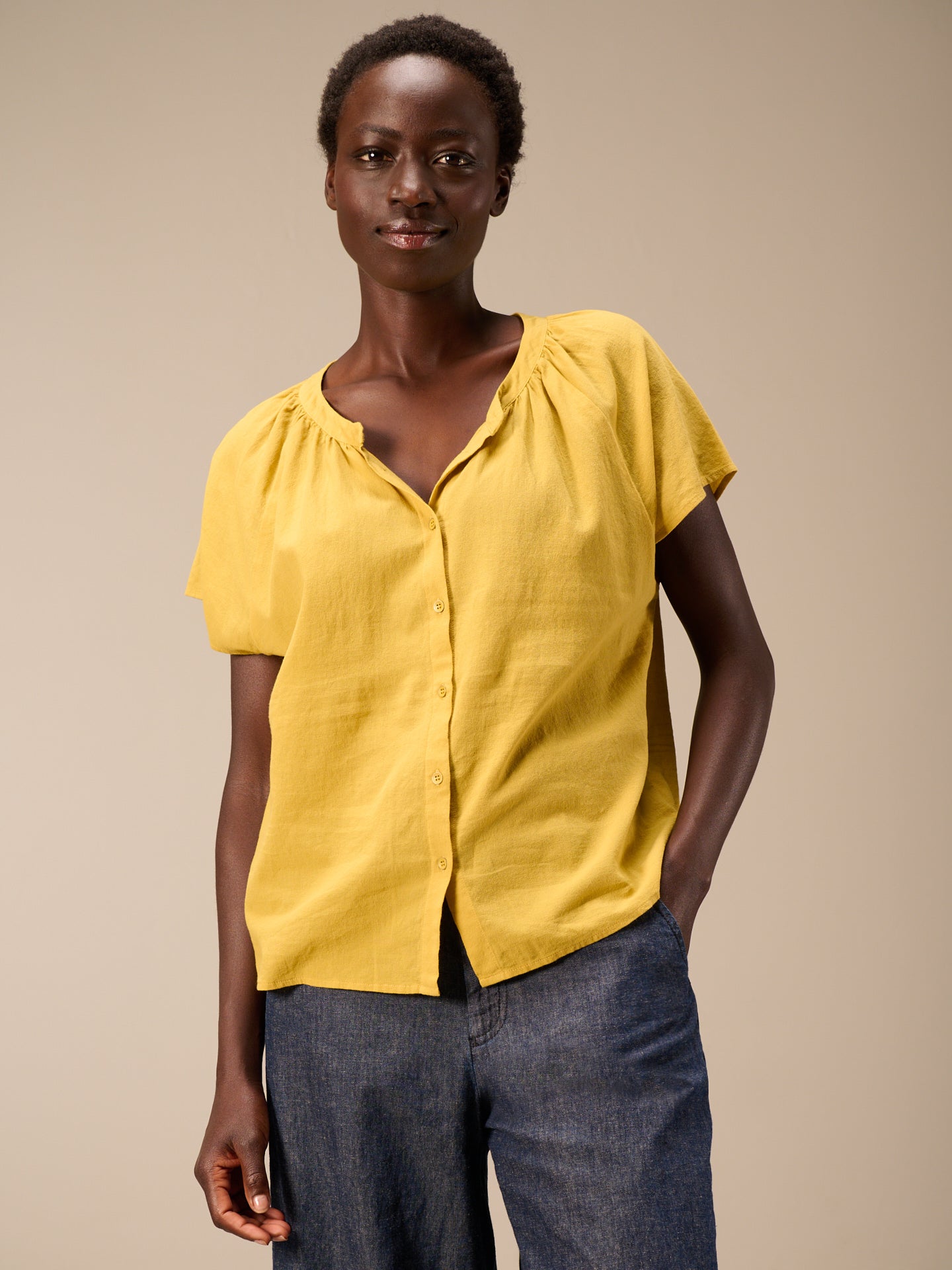 Short-sleeved blouse