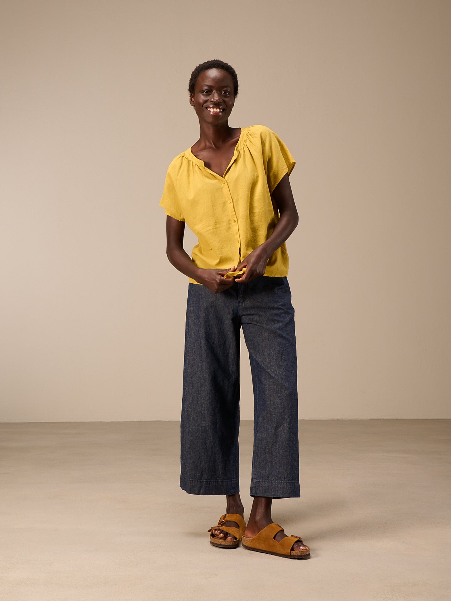 Short-sleeved blouse