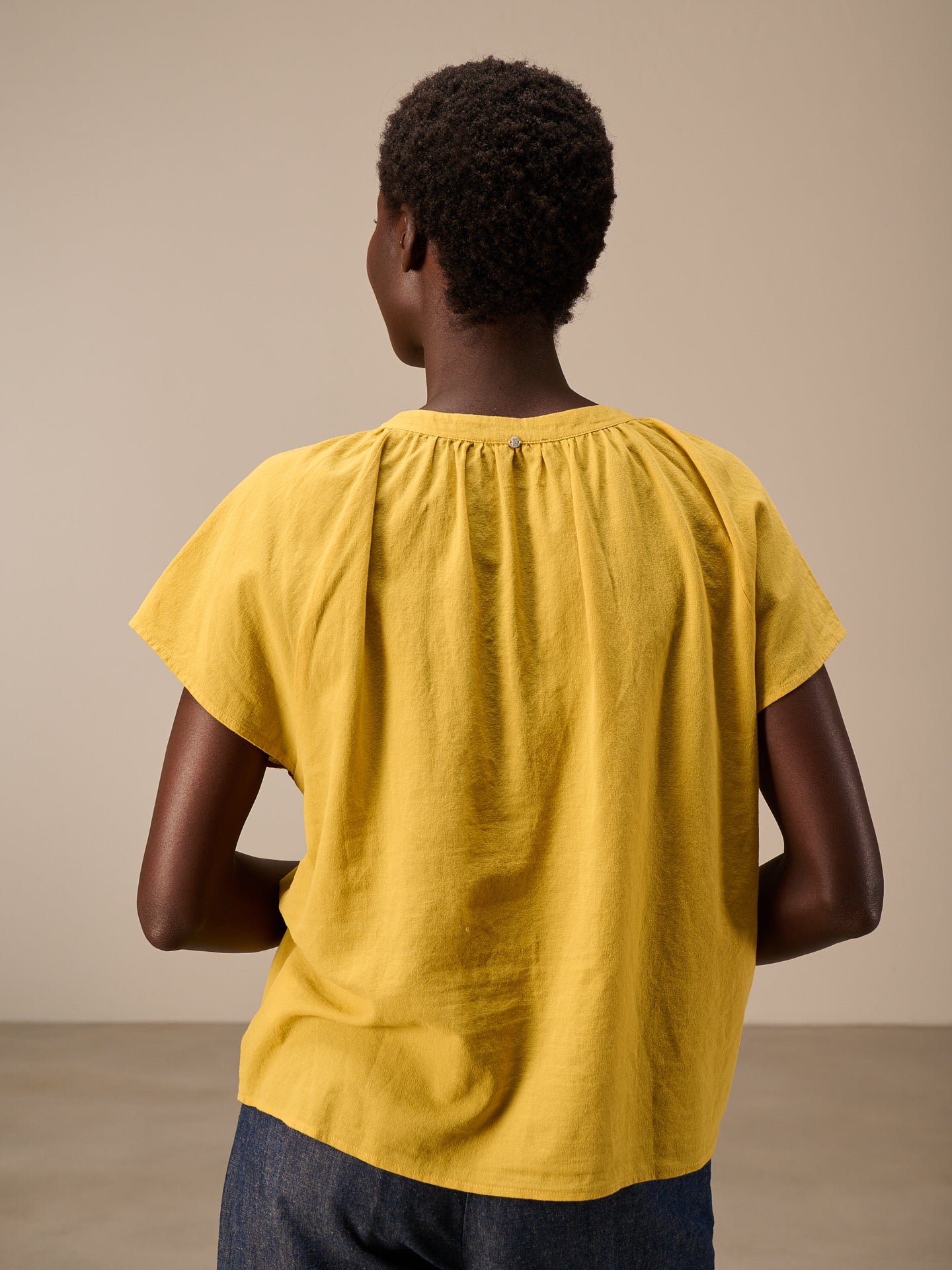 Short-sleeved blouse