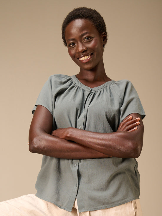 Short-sleeved blouse