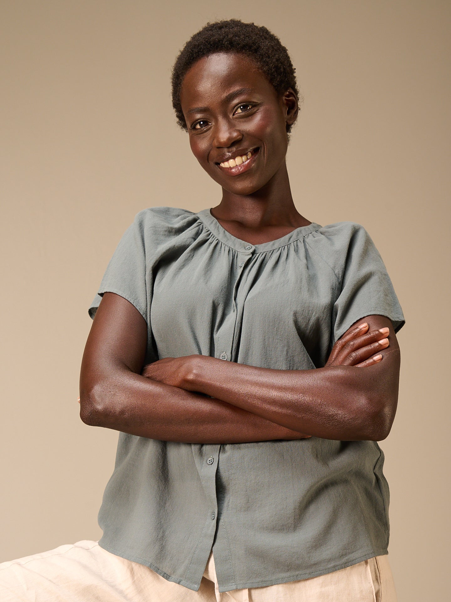Short-sleeved blouse