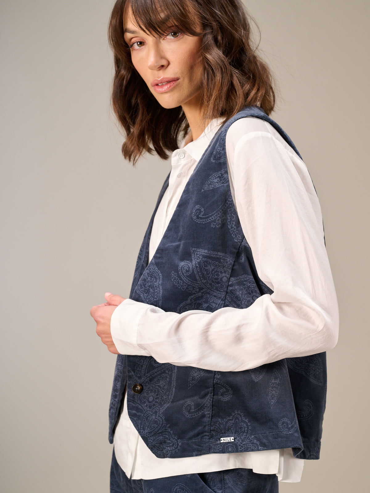 Button-up vest