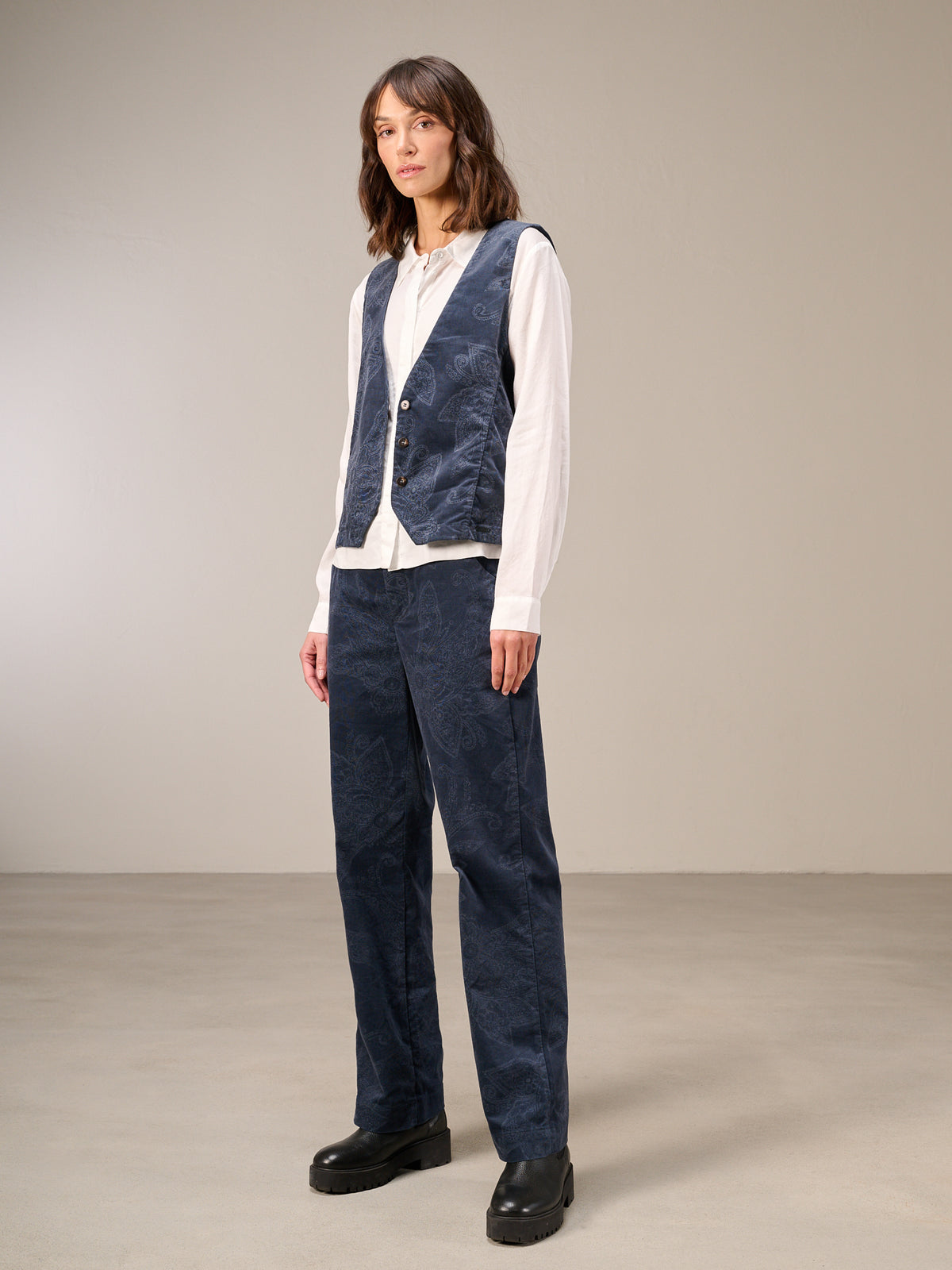 Button-up vest