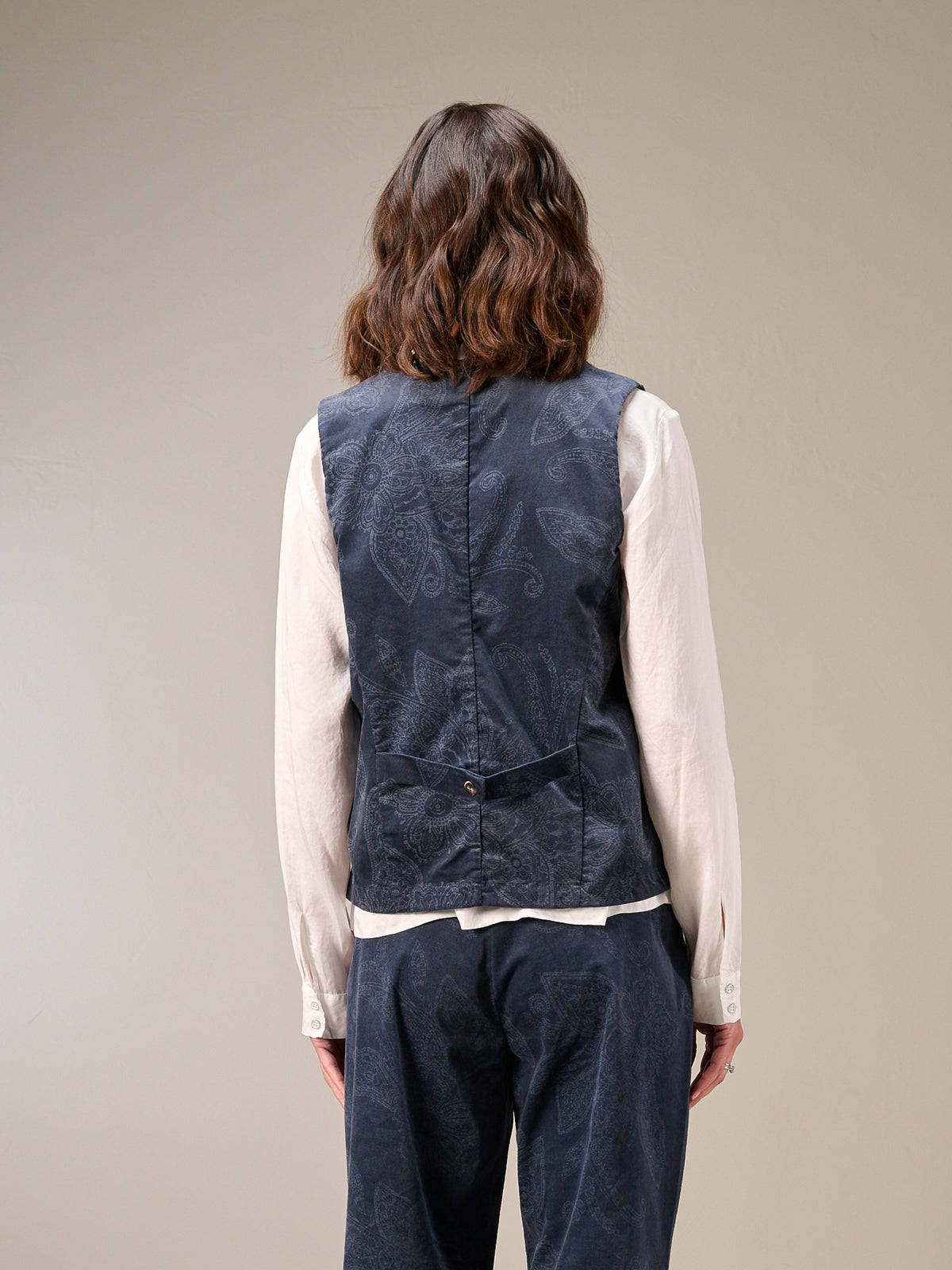 Button-up vest