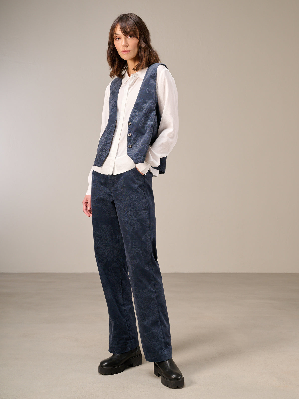 Straight-leg trousers