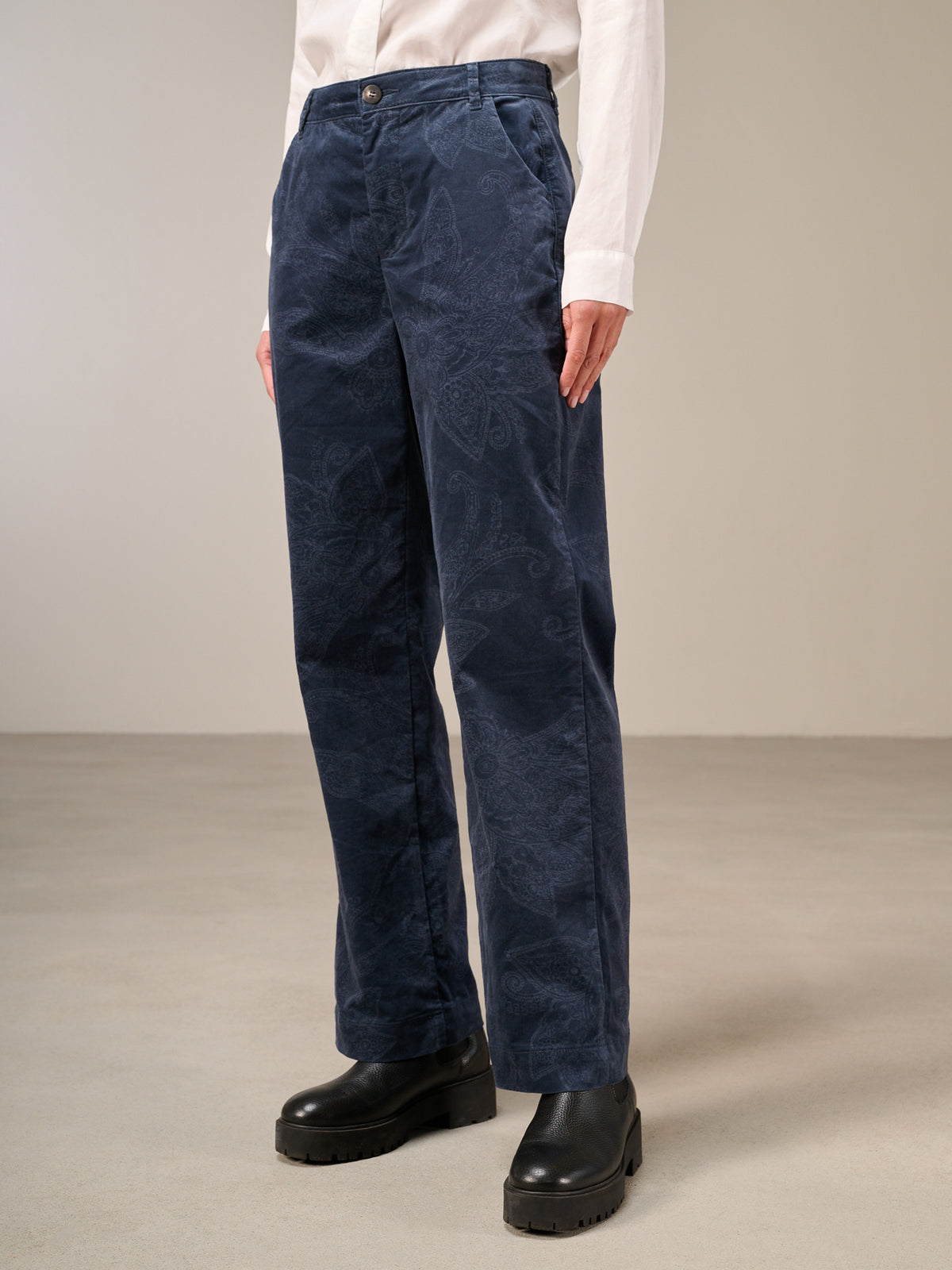 Straight-leg trousers
