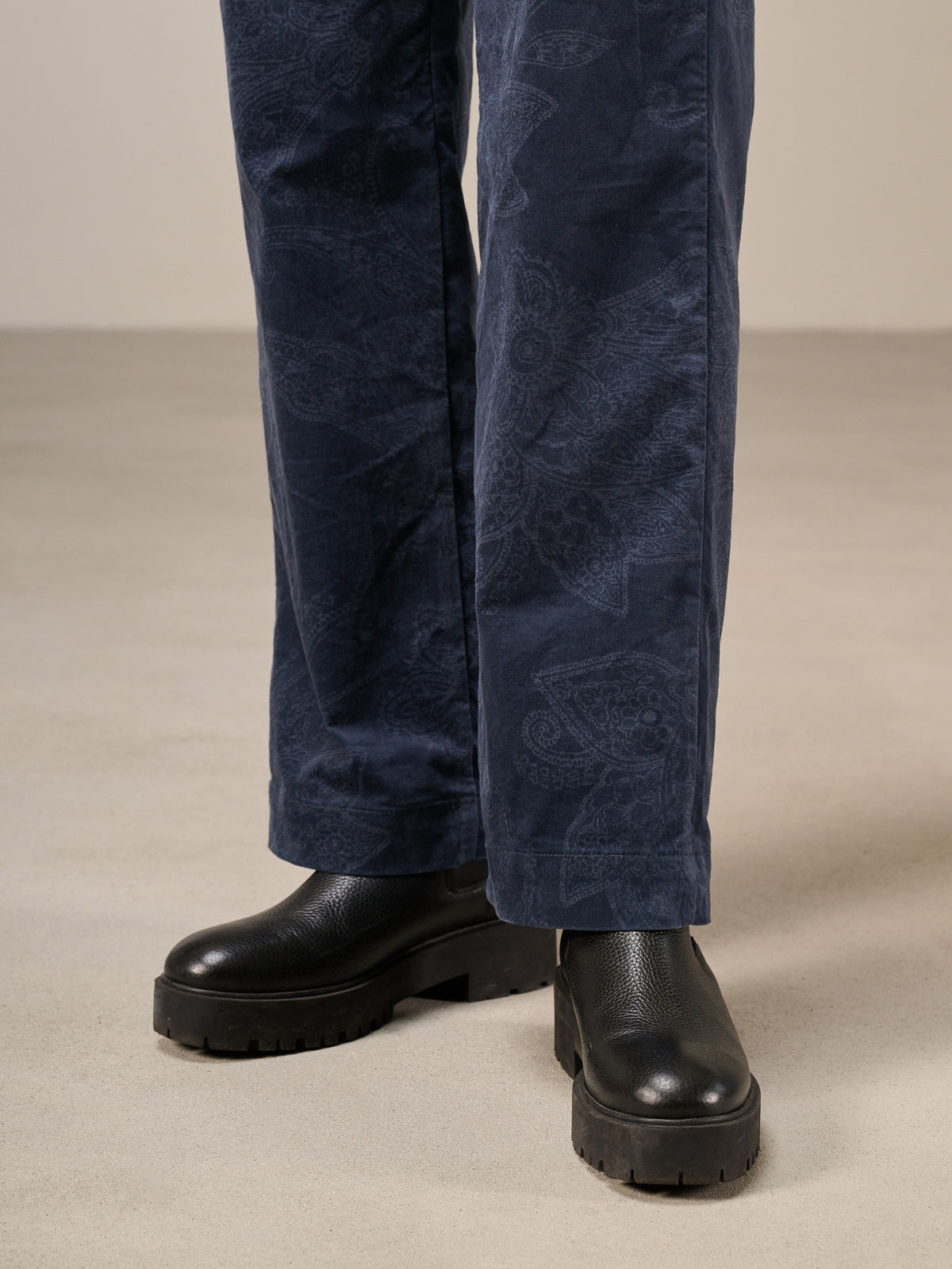 Straight-leg trousers