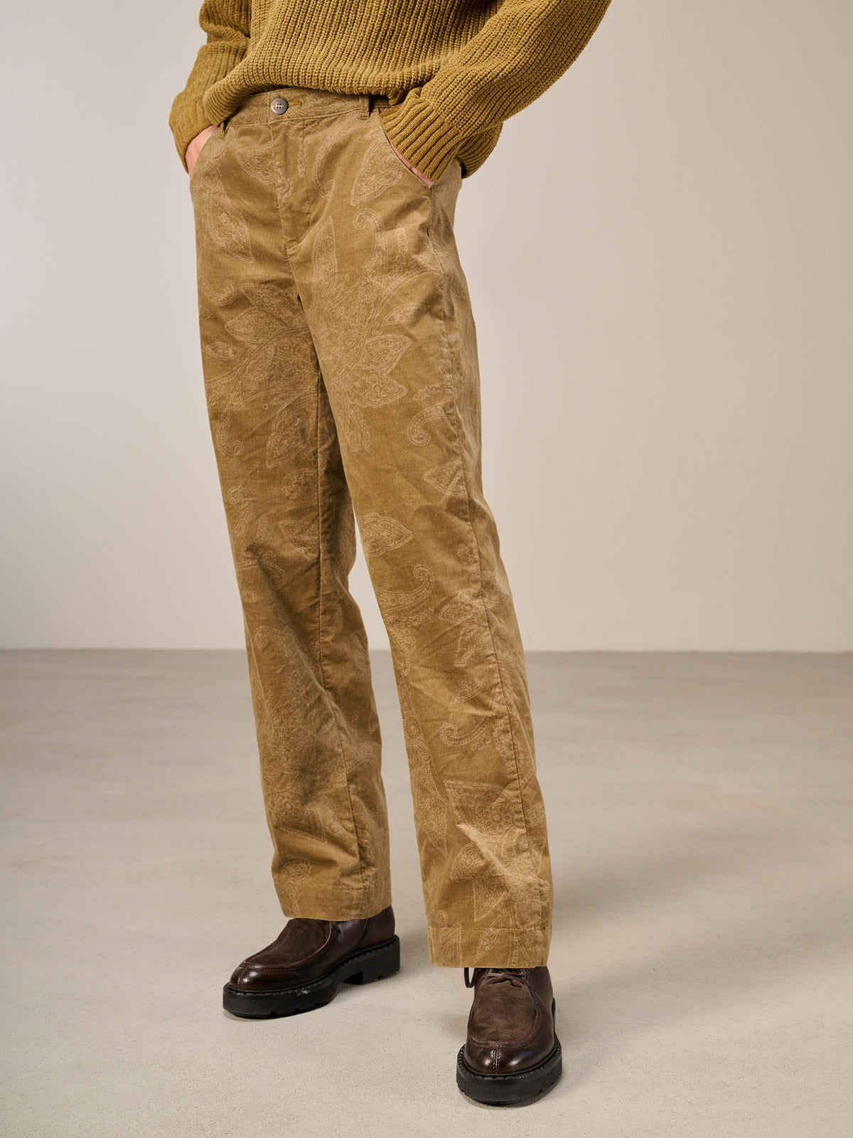 Straight-leg trousers